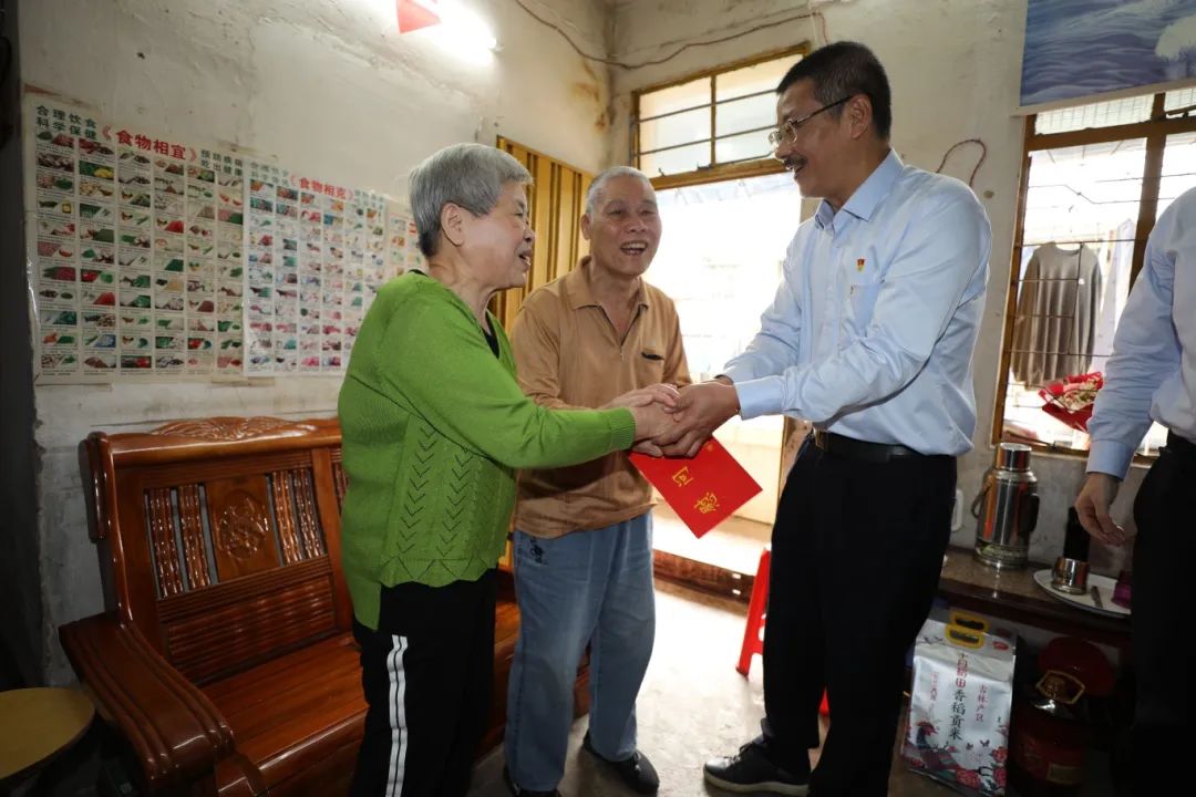 1707273062408902.jpg 海南矿业开展新春慰问“送温暖”活动2.jpg