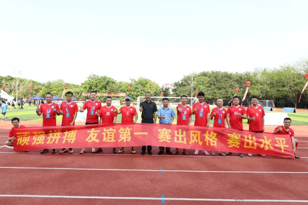 1713953970606910.jpg 海南矿业足球队出战海南“国资杯”暨第七届昌江“芒果杯”足球赛3.webp.jpg